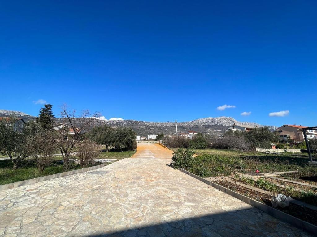Spacious Apartment Close To The Sea In Split Area Каштела Экстерьер фото