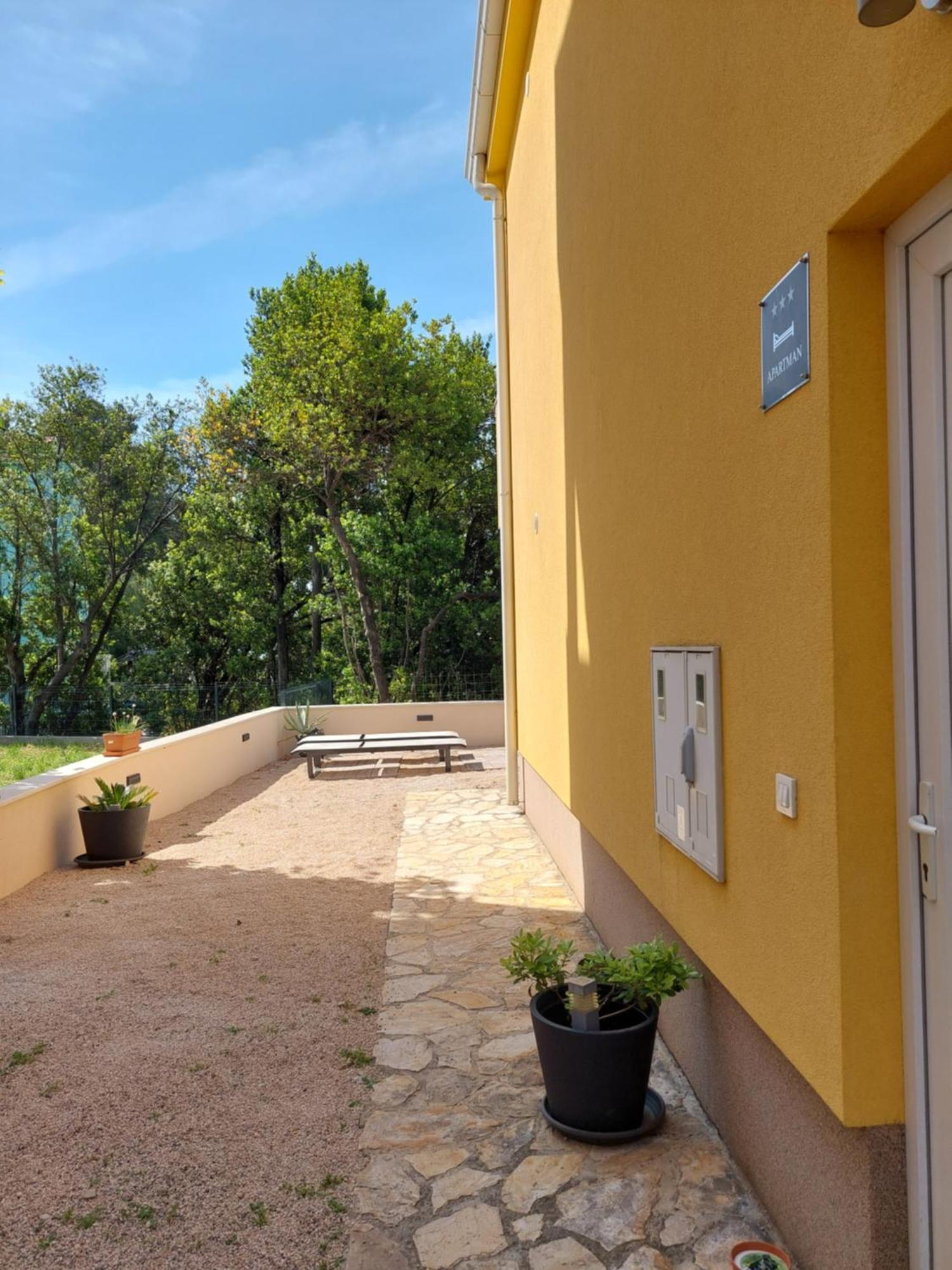 Spacious Apartment Close To The Sea In Split Area Каштела Экстерьер фото