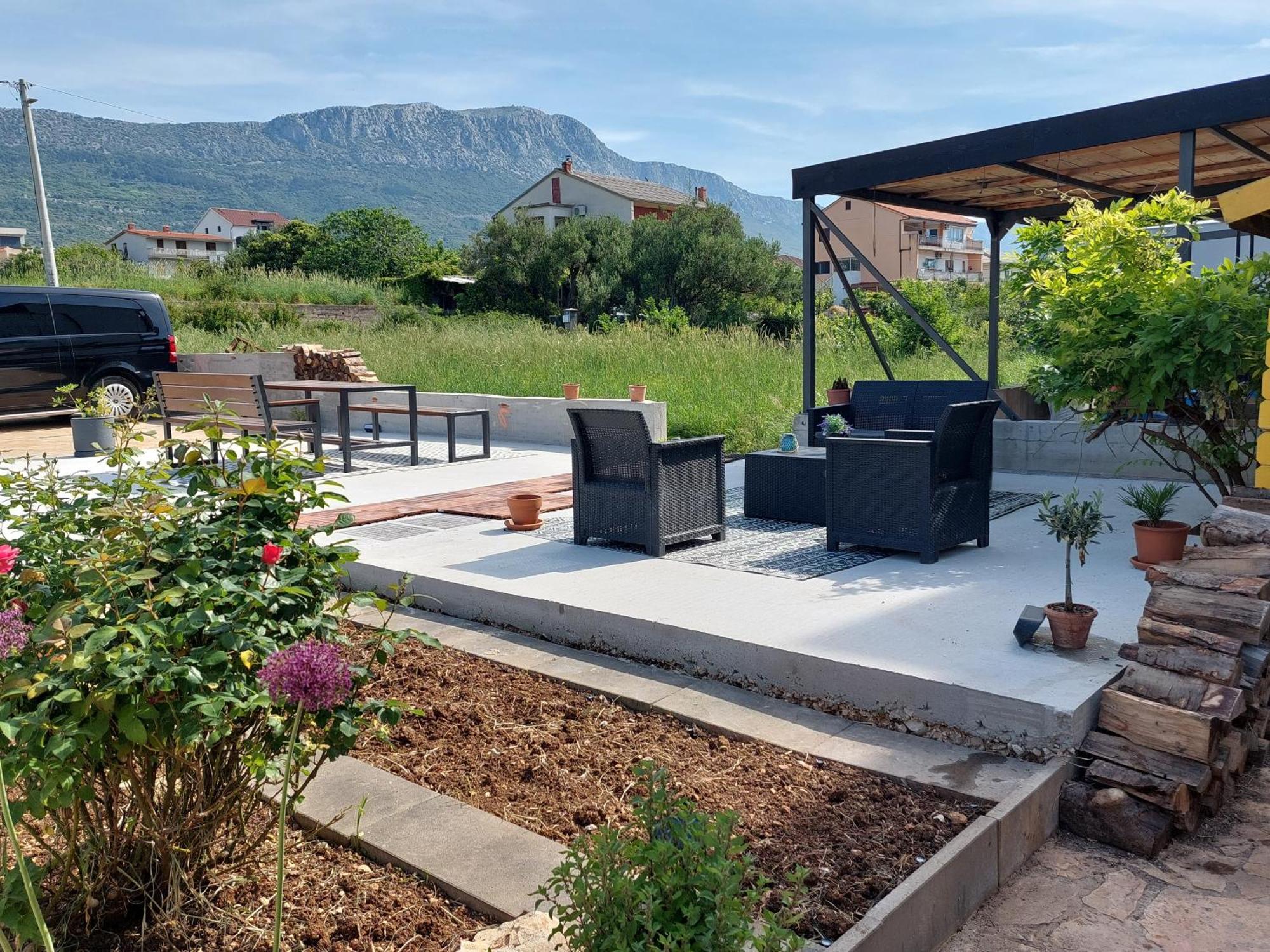 Spacious Apartment Close To The Sea In Split Area Каштела Экстерьер фото